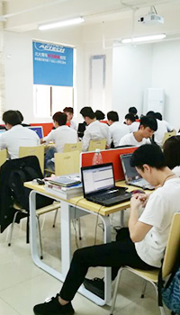 北大青鳥麓谷校區萬人晨練